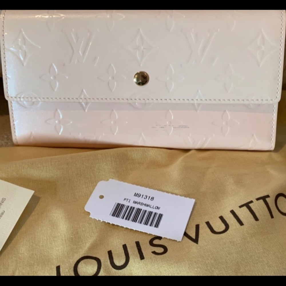 Louis Vuitton Cuir Verni Wallet Marshmallow.